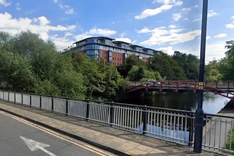Police continue their search for a woman feared to have entered the River Soar