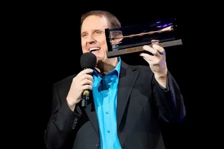 Peter Kay joins Motorpoint Arena Nottingham’s exclusive Golden Arrow Club after milestone performance at the venue