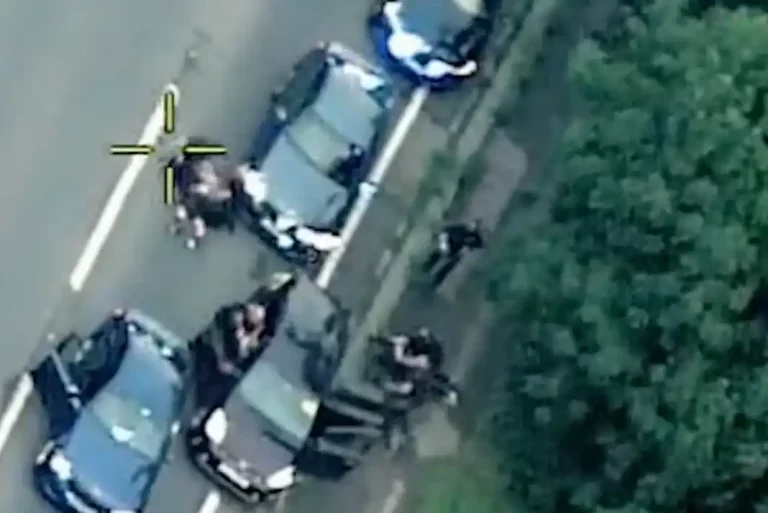 Watch the moment police ram a taxi carrying two Nottinghamshire drug cartel kingpins as they attempt to flee the county