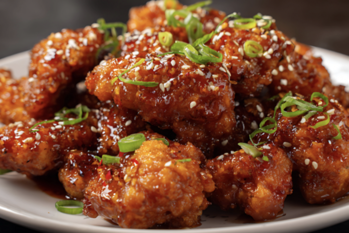 Crispy chicken with sauce and garnish